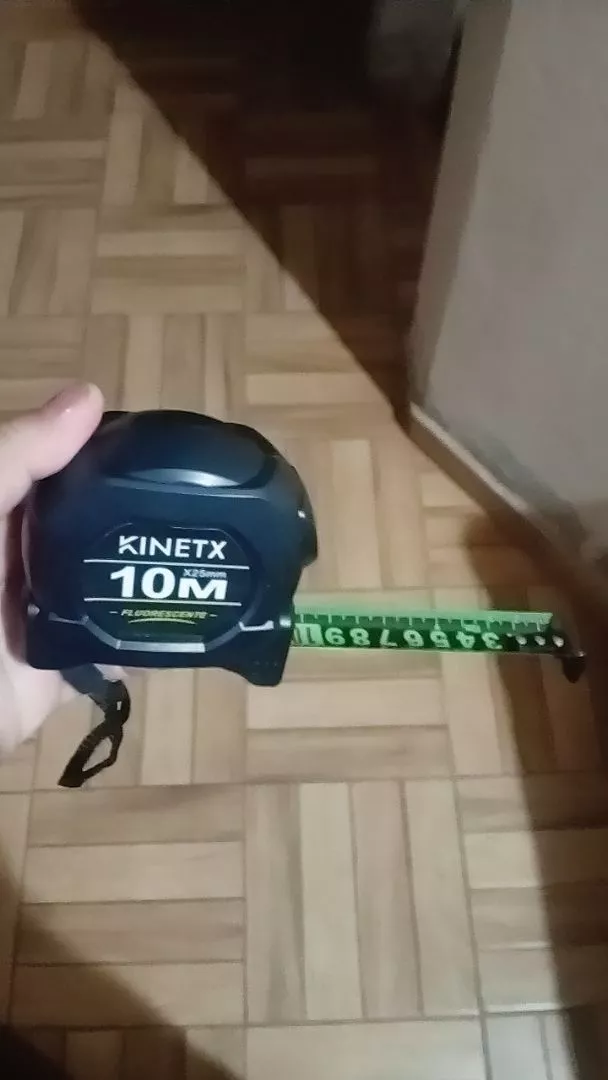 Cliente usando a Trena Carbono em casa